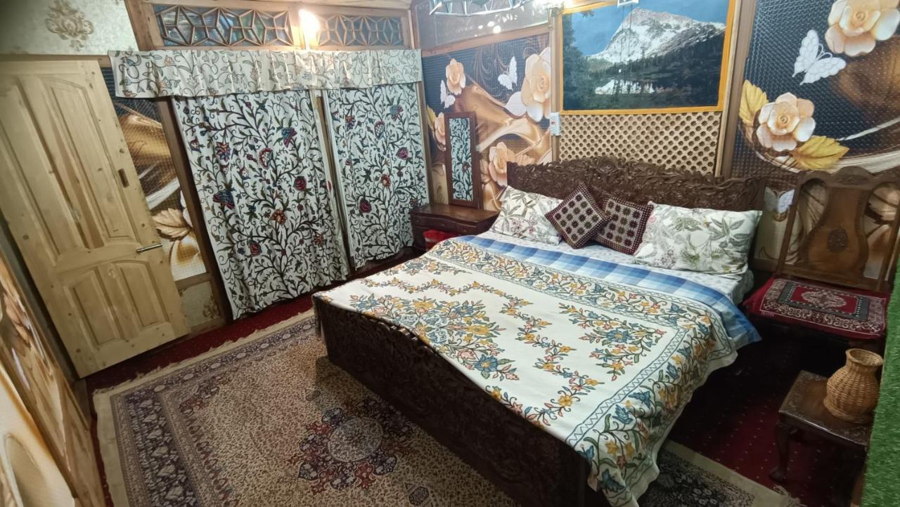 Heritage Geneva House Boat Srīnagar Dış mekan fotoğraf