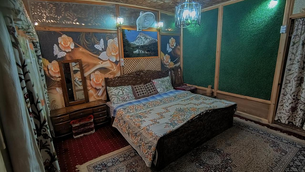 Heritage Geneva House Boat Srīnagar Dış mekan fotoğraf