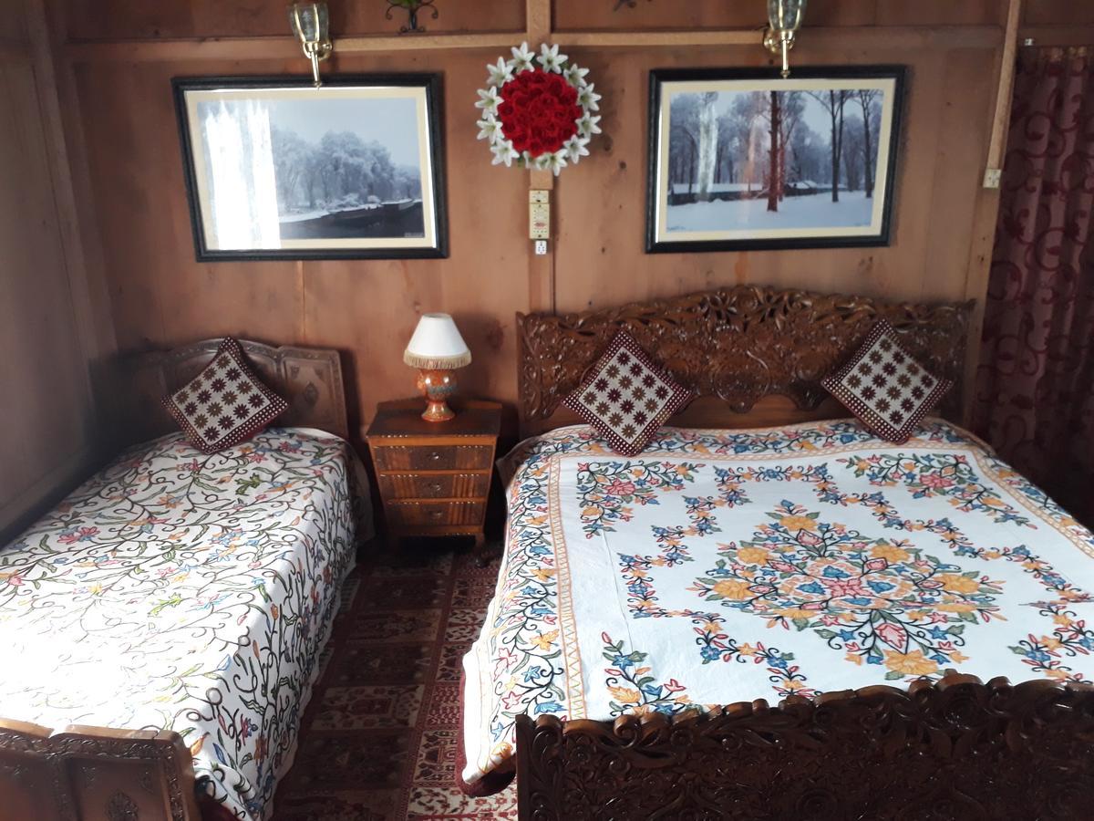 Heritage Geneva House Boat Srīnagar Dış mekan fotoğraf