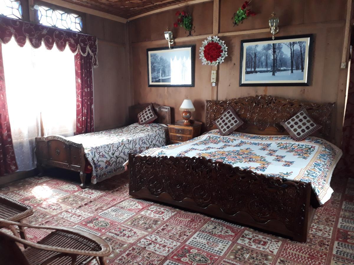 Heritage Geneva House Boat Srīnagar Dış mekan fotoğraf