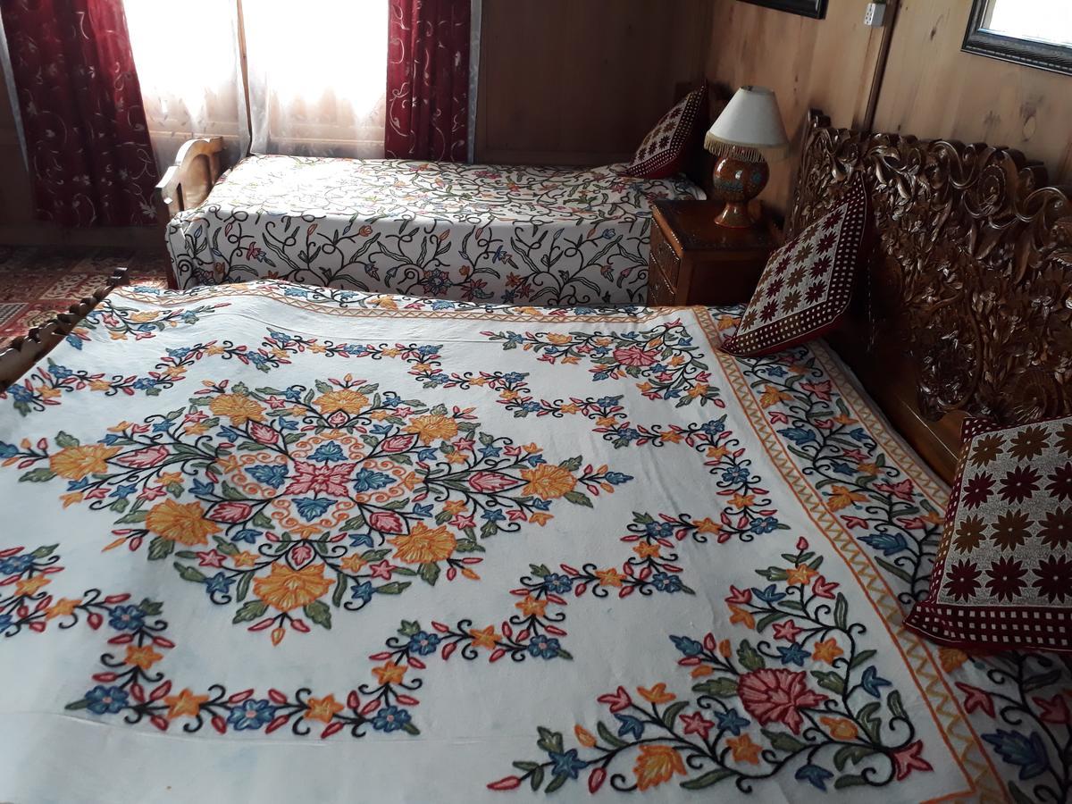 Heritage Geneva House Boat Srīnagar Dış mekan fotoğraf