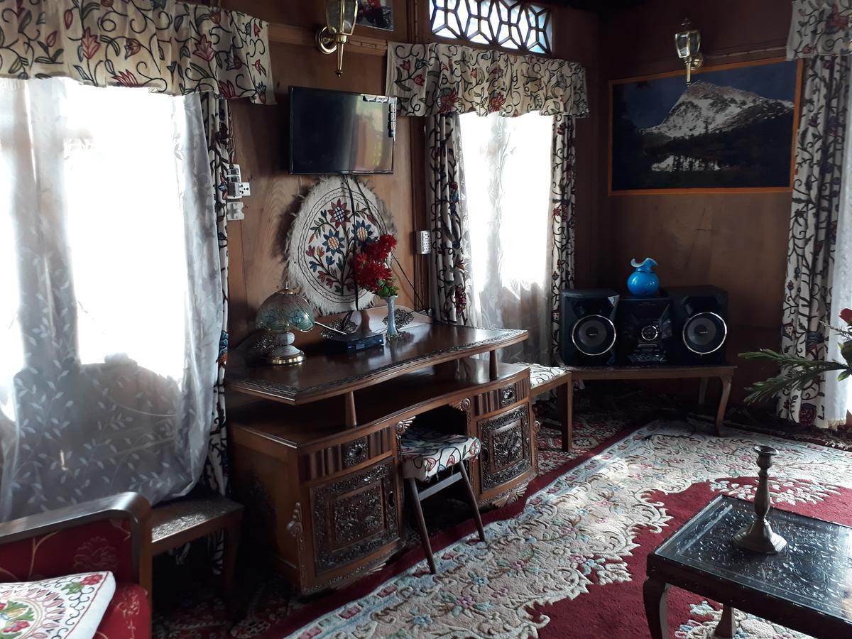 Heritage Geneva House Boat Srīnagar Dış mekan fotoğraf