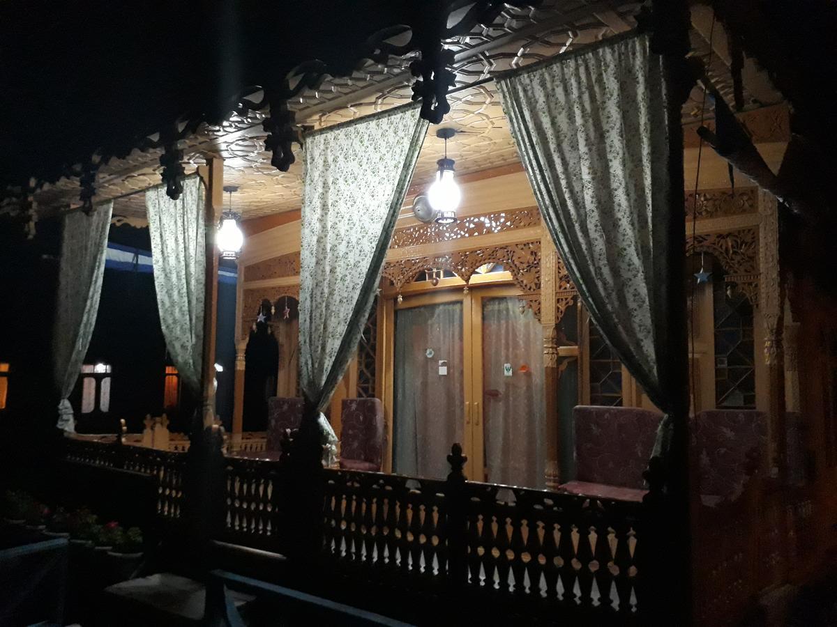 Heritage Geneva House Boat Srīnagar Dış mekan fotoğraf