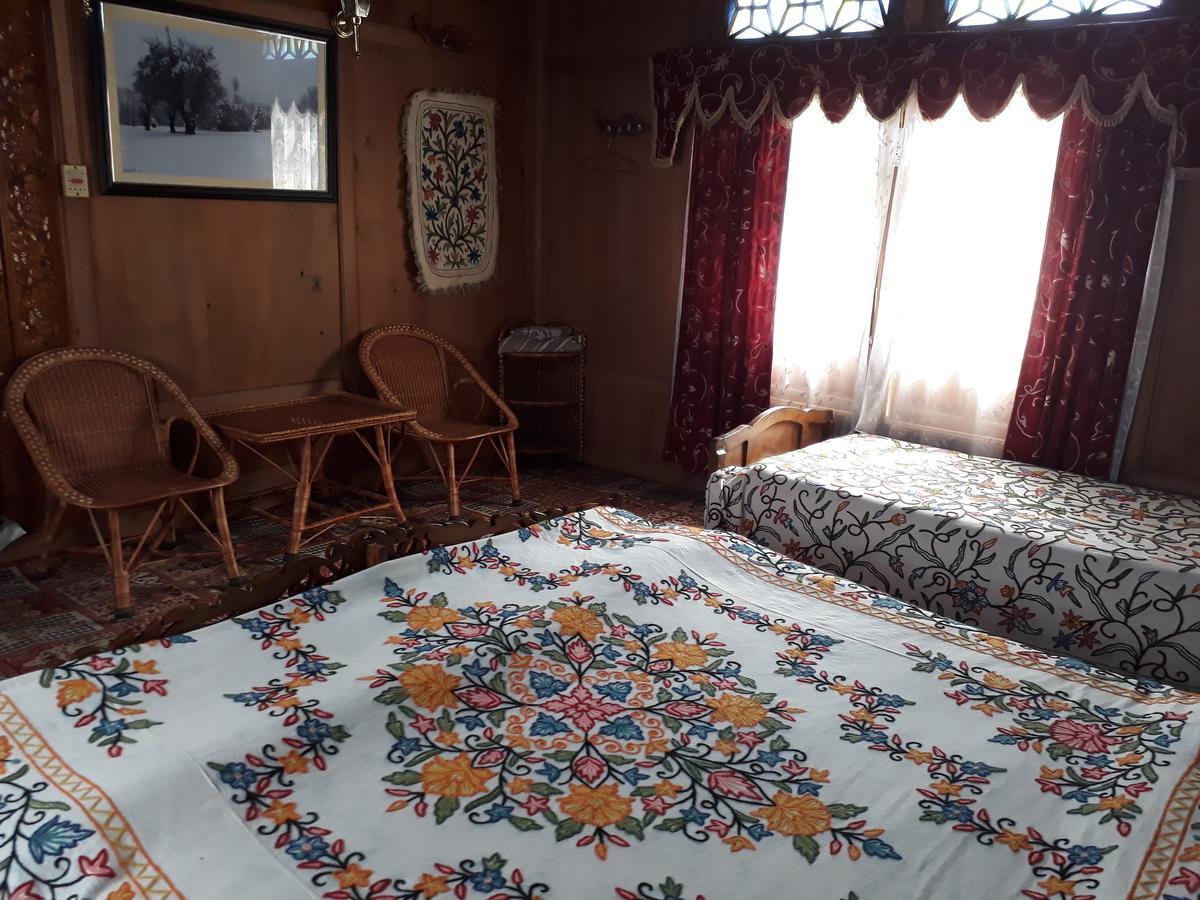 Heritage Geneva House Boat Srīnagar Dış mekan fotoğraf