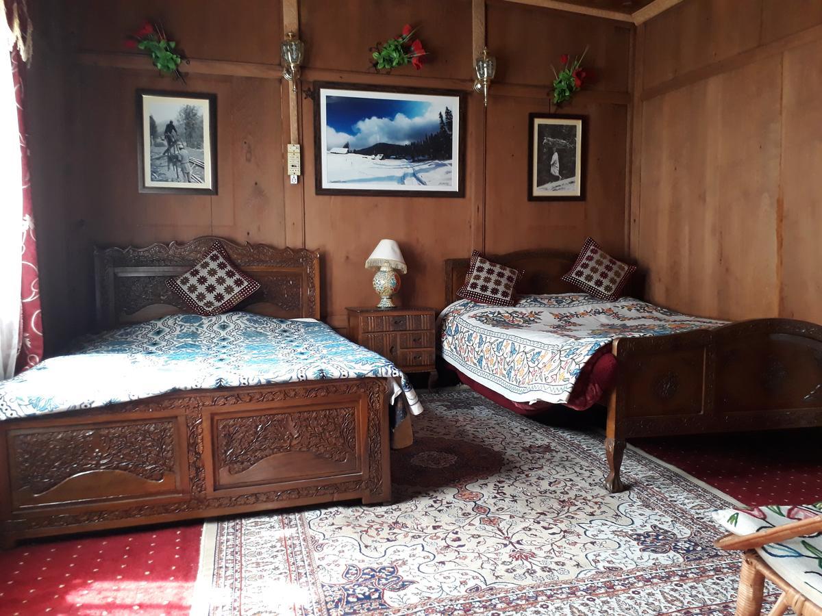 Heritage Geneva House Boat Srīnagar Dış mekan fotoğraf
