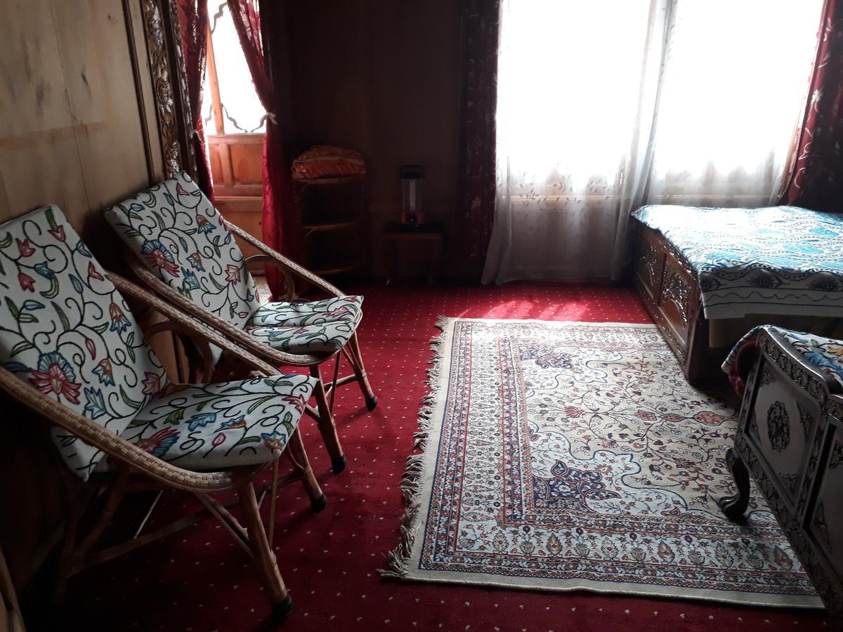 Heritage Geneva House Boat Srīnagar Dış mekan fotoğraf