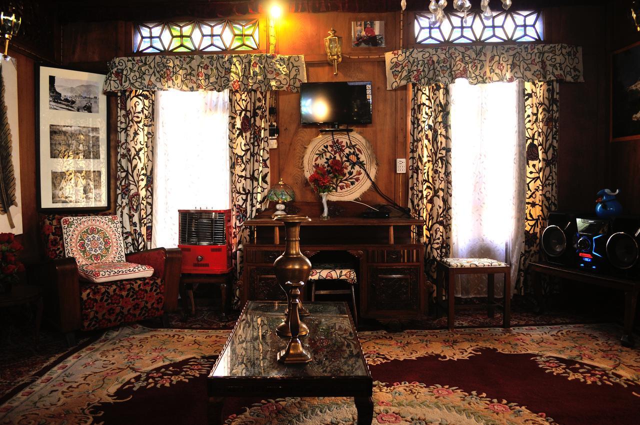 Heritage Geneva House Boat Srīnagar Dış mekan fotoğraf