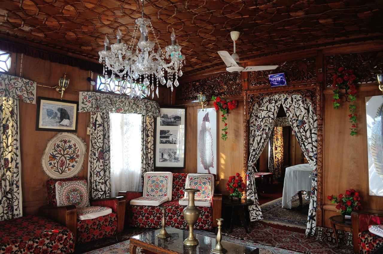 Heritage Geneva House Boat Srīnagar Dış mekan fotoğraf