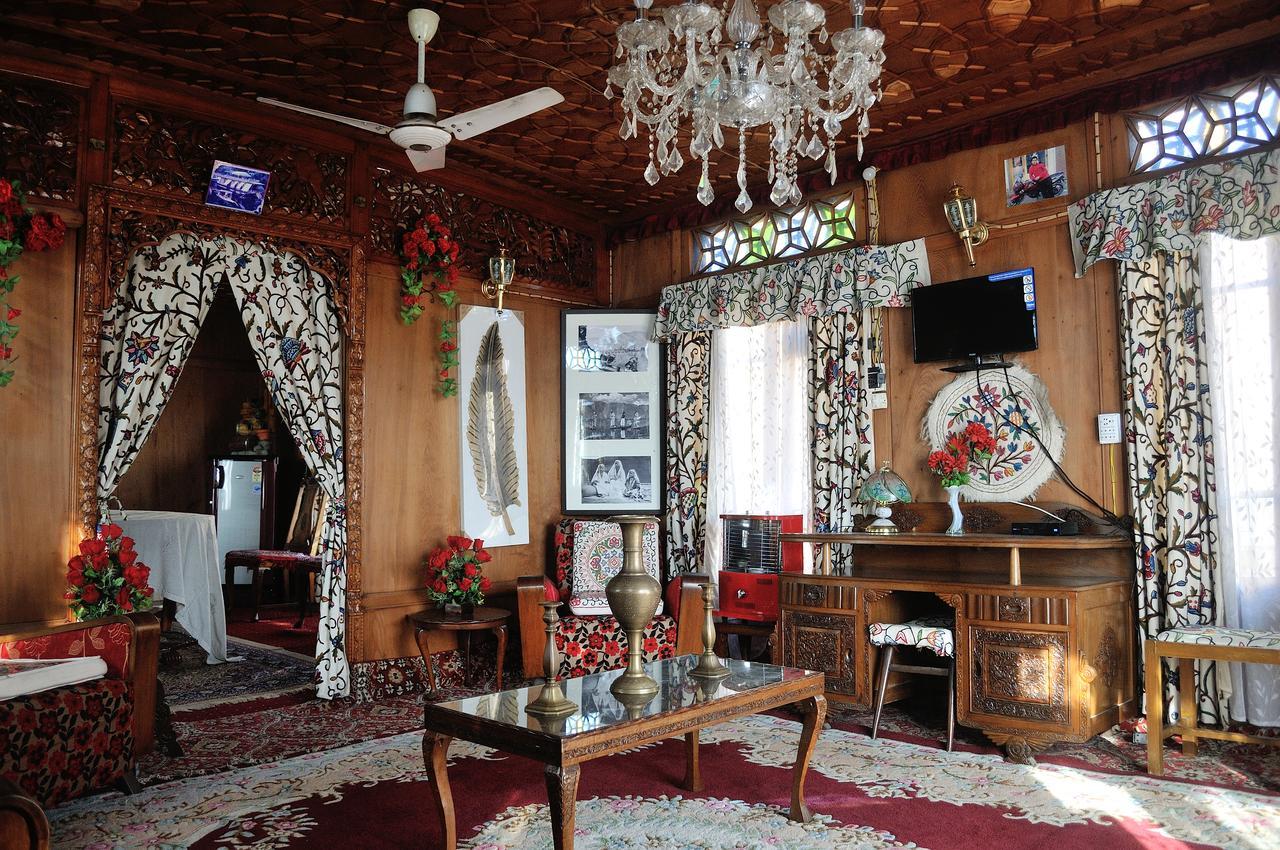 Heritage Geneva House Boat Srīnagar Dış mekan fotoğraf